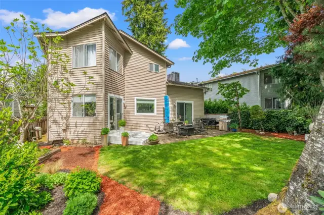 Quiet, private backyard, perfect for relaxation and entertainment!