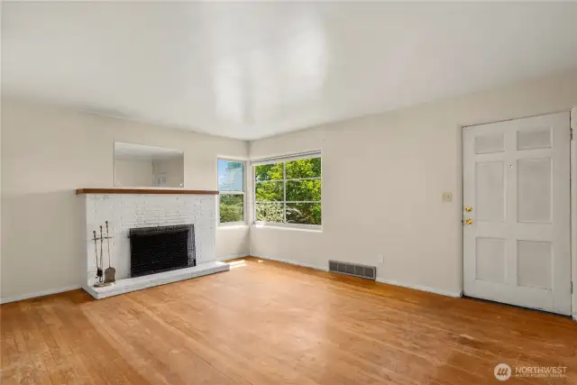 Great natural light in the living room. Peak views of Downtown from this window.