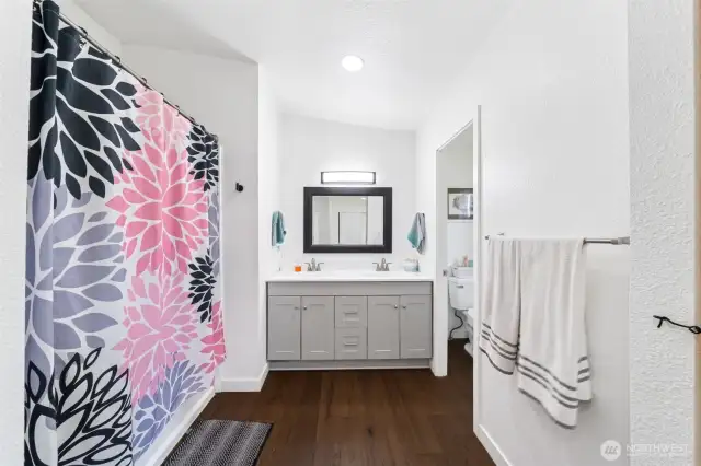 Primary bath with 2 sinks