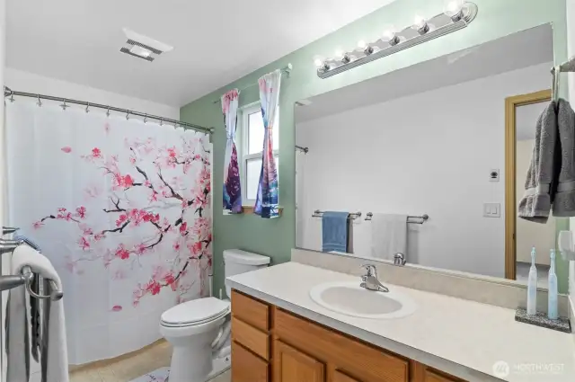 Start your day off right in this bright and clean full bathroom.