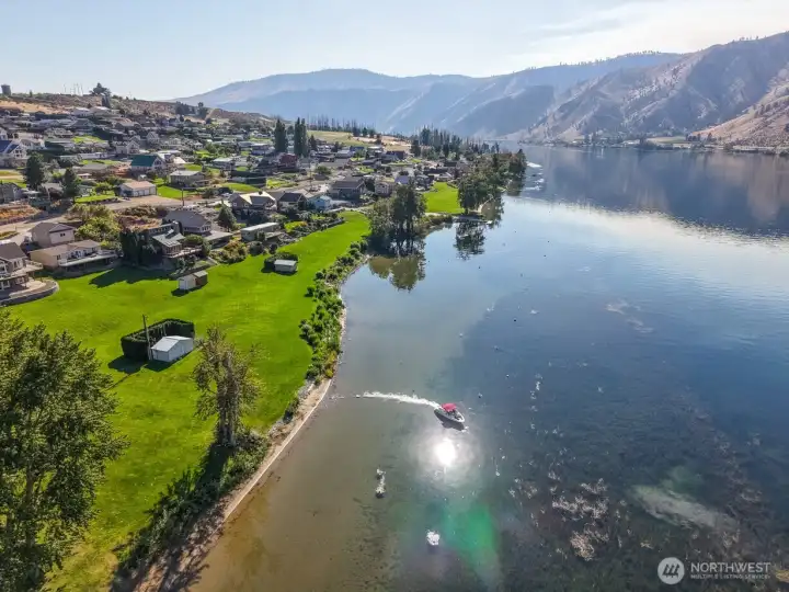 Endless Water Fun  Watersports welcome! Add a private buoy to tie up your boat & explore sandy beaches all along Lake Entiat.
