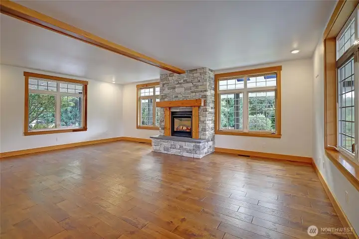 Open and Bright Fireside Room~