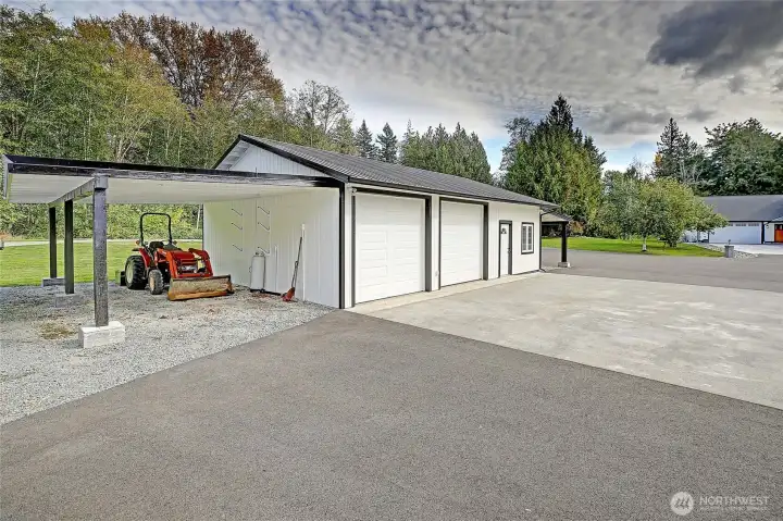 520sqft of Carport-Parking + 1,120sqft Shop~