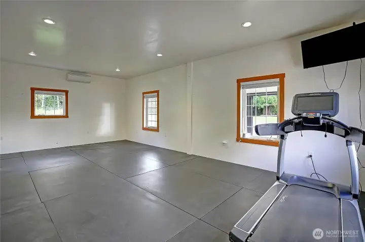 Finished Studio Space w/ Heat and AC~