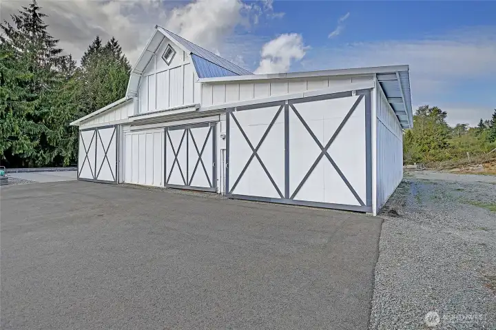 2,178sqft BARN w/ High-Bay Doors~