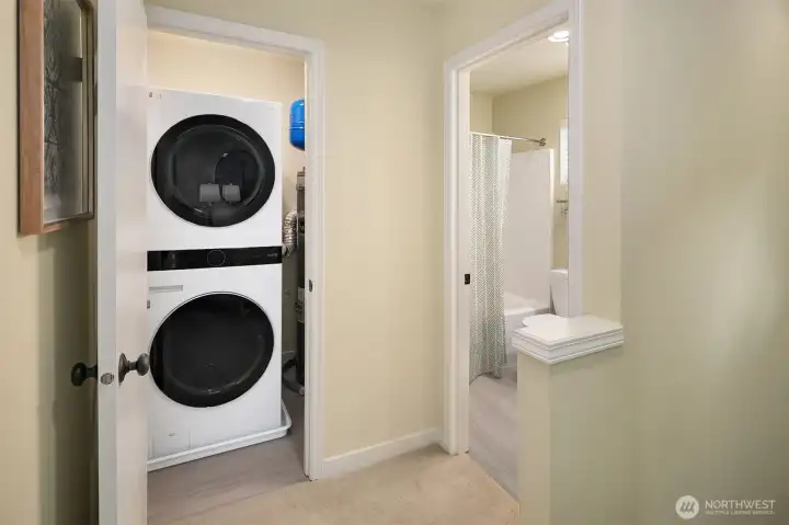 Upstairs laundry - new washer/dryer included