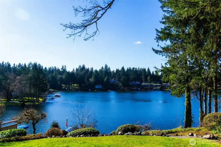 Breathtaking western exposure views on Lake Steilacoom, get ready for amazing sunsets!