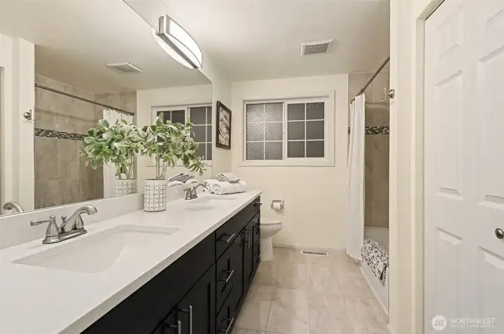 Renovated hall bath on 2nd level