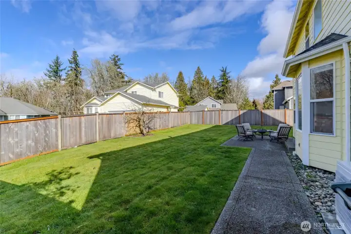 Nice size back & side yard, fully fenced.