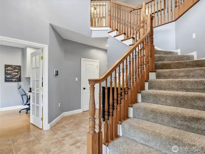Foyer/Entry/Stairs to Upper