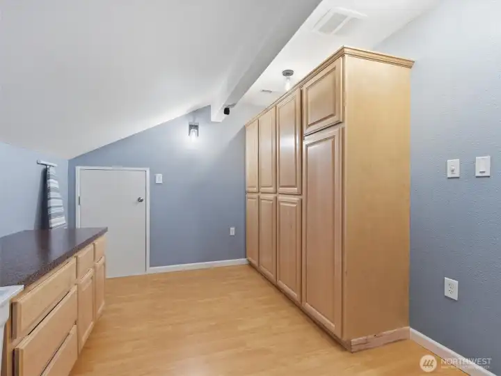 Laundry Center-Upper