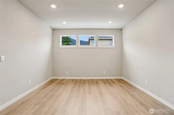 Formal dining area seats 8 or more comfortably!