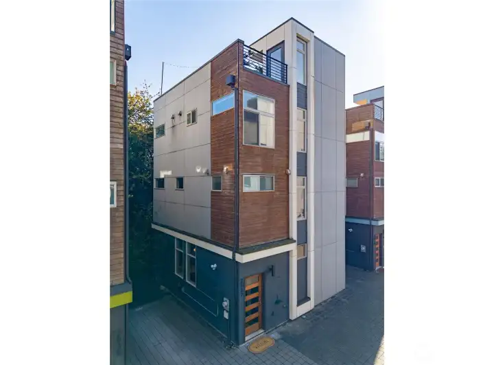 Standalone townhouse in Ballard!