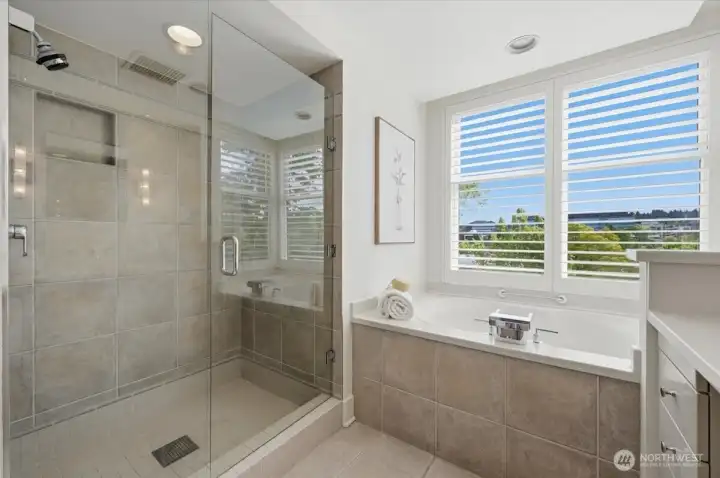 Jetted Soaking Tub & Shower Jetted Soaking Tub & Shower