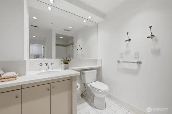 3/4 Hall Bathroom 3/4 Hall Bathroom