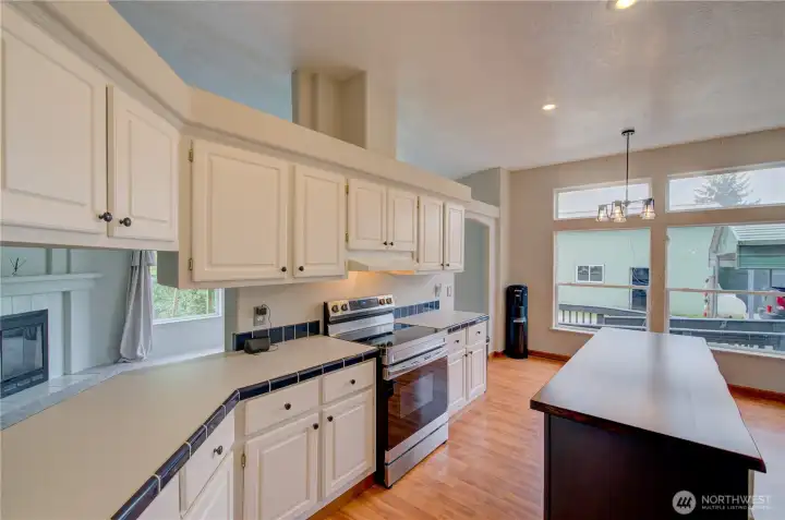 Kitchen with casual dining area perfect for the chef in the house