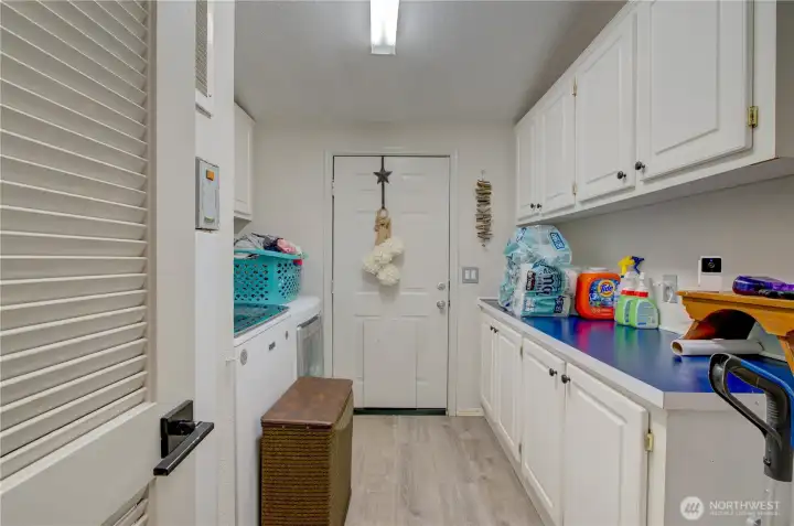 perfect utility/ mudroom! back door entry