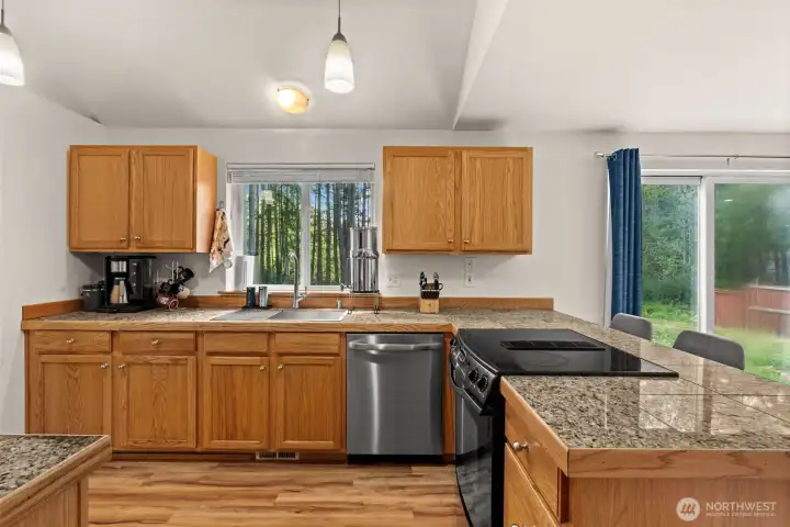 All kitchen appliances stay.