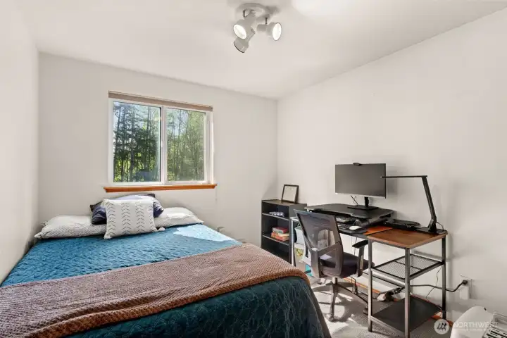 2nd bedroom