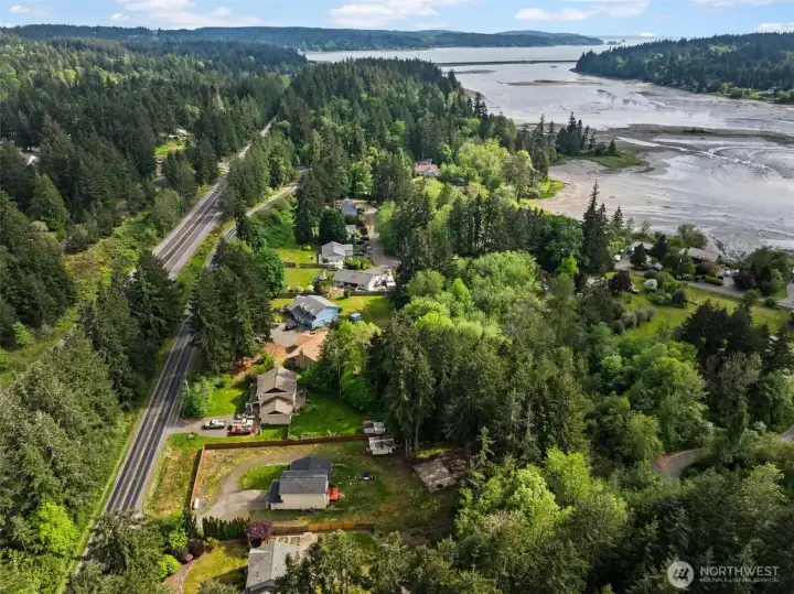 Close to shopping, schools & freeway access.