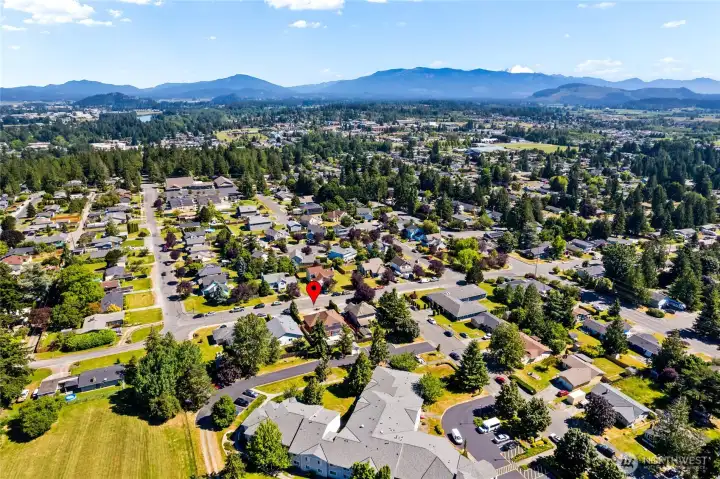 Enjoy the beauty of the Skagit Valley with mountain views and nearby amenities.