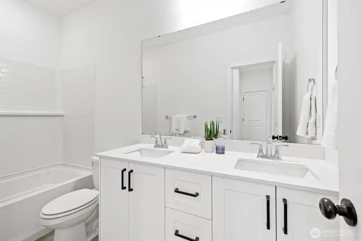 Upper level full bathroom