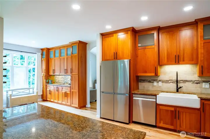 Built in dining buffet/bar