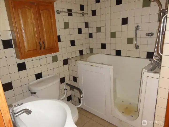 Full Bathroom