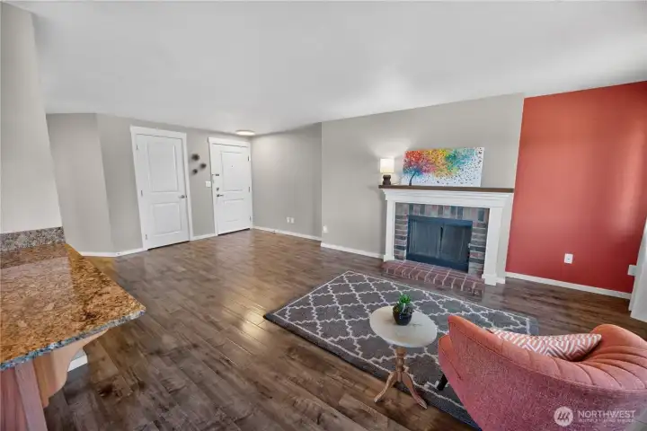 Cute top floor condo!