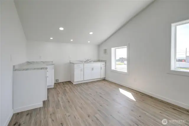 Upper kitchen, cont.
