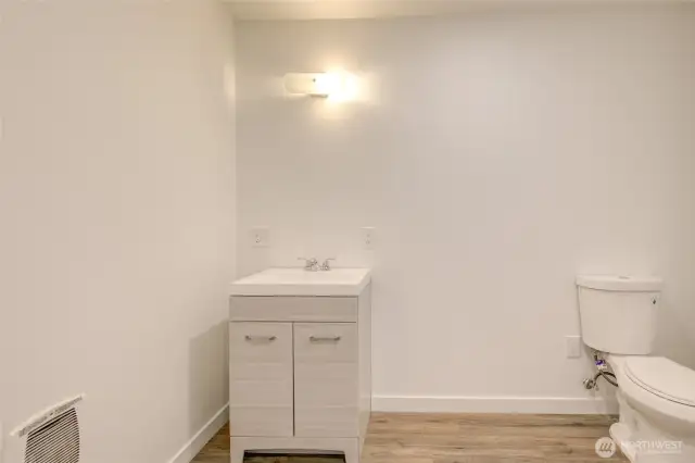 Lower full bath #1, cont.