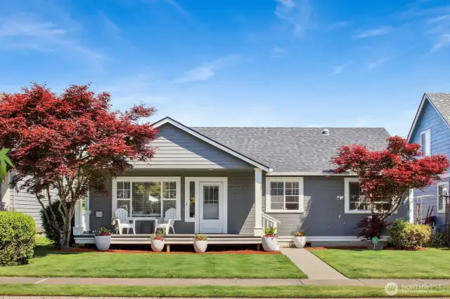 Fresh updates. Smart layout. Ideal location. This starter home checks all the boxes ?