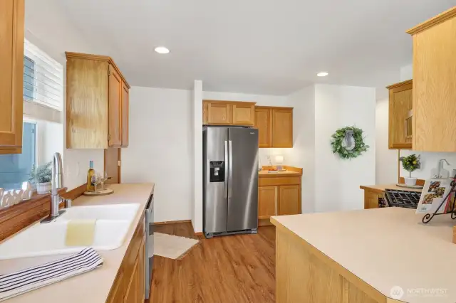 Three separate work stations makes kitchen work a breeze!