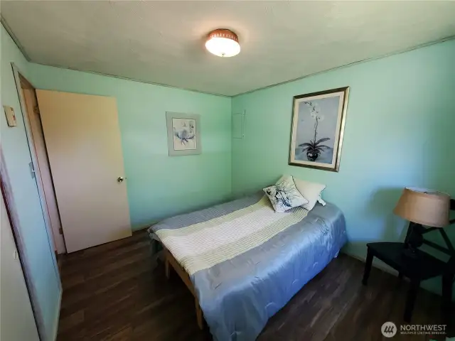 Third Bedroom - great lighting!