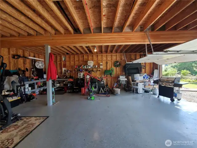 Huge garage in pristine condition.