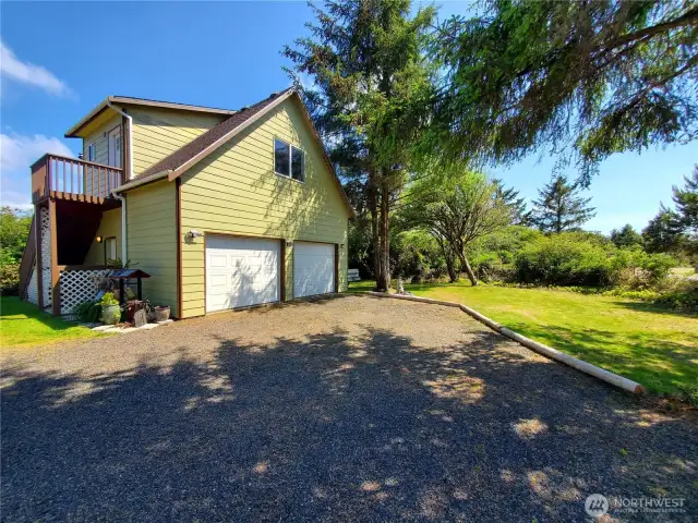 View of garage/Adu With side yard wel kept.