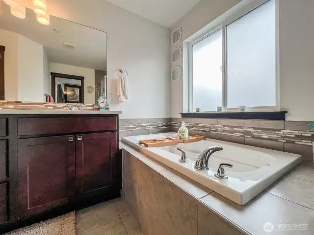 Soaking tub