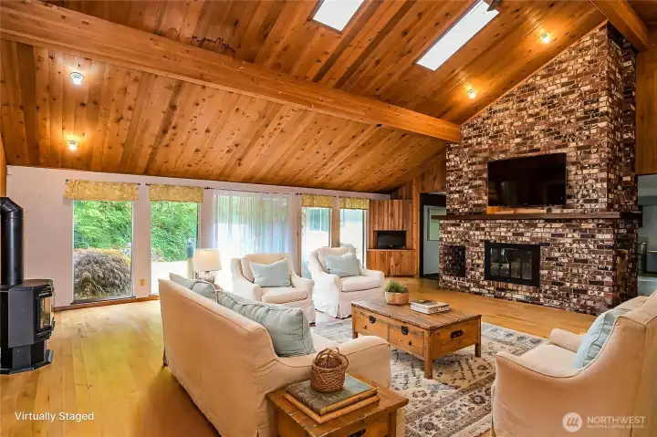 VIRTUAL STAGING - FURNITURE NOT INCLUDED