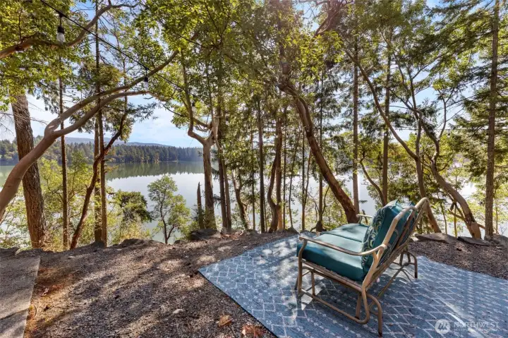 Panoramic Lakefront Views