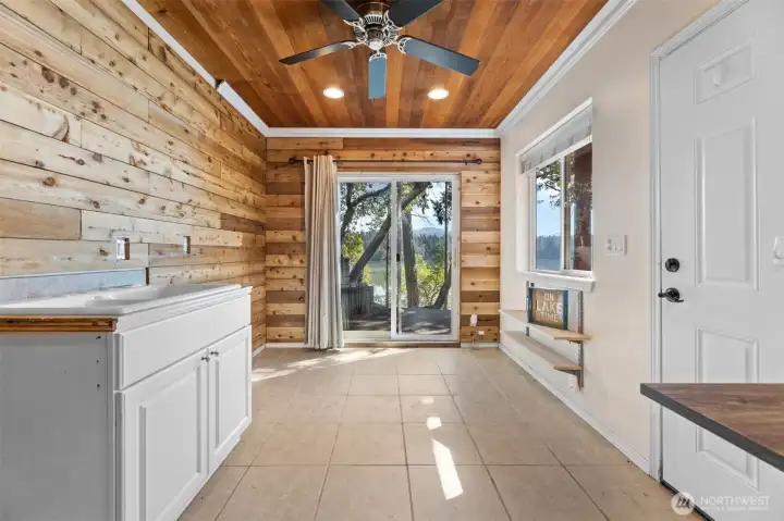 Versatile Outbuilding Space