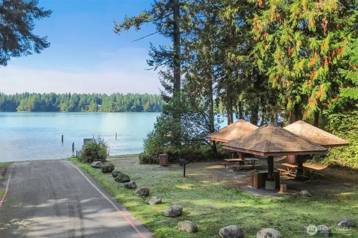 Cabanas and BBQ Areas