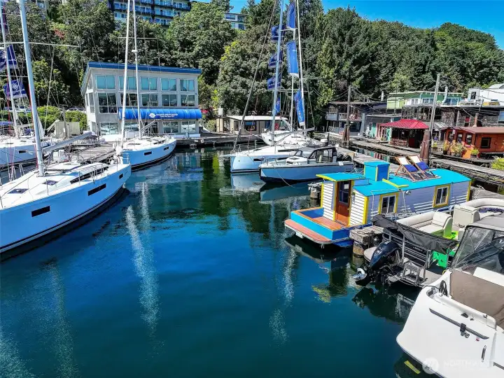 Set in the heart of Westlake, the S.S. Guppy enjoys prime moorage among elegant yachts and storied floating homes, with the calm waters of Lake Union as your front yard and city amenities just beyond.