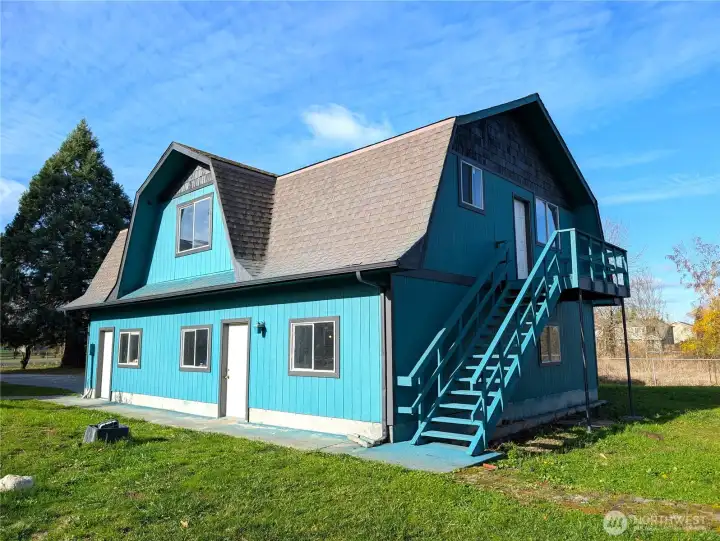 Seperate entrance to upper level.