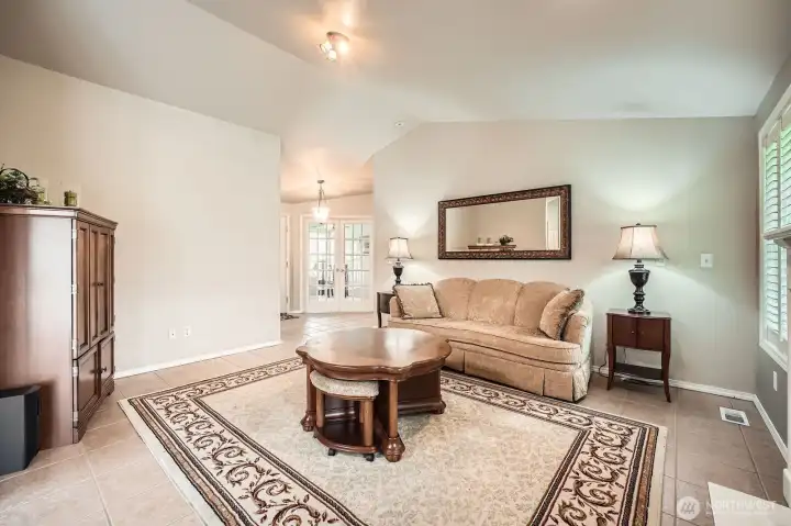 Spacious w/low maintenance tile flooring