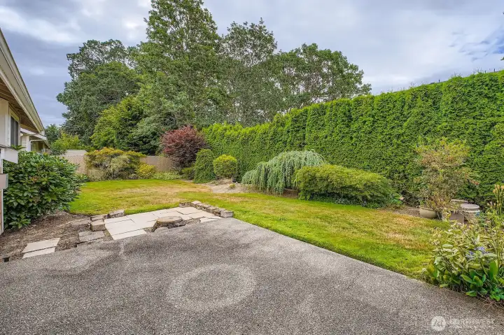 Owner enjoyed lots of potted flowers