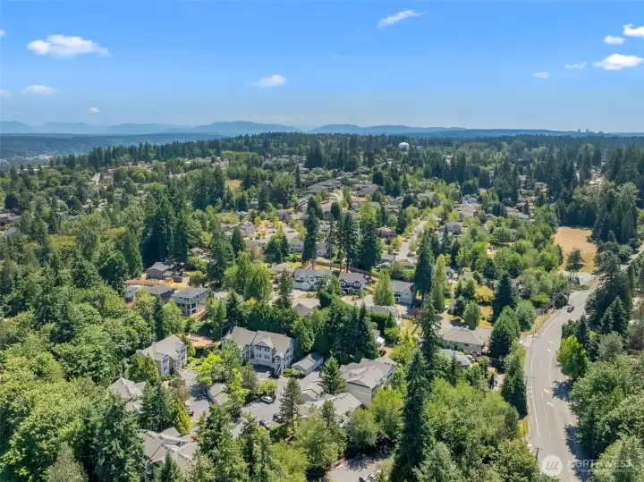 Woodinview is conveniently located near both downtown Bothell and Woodinville, with easy access to Kirkland and Totem Lake.