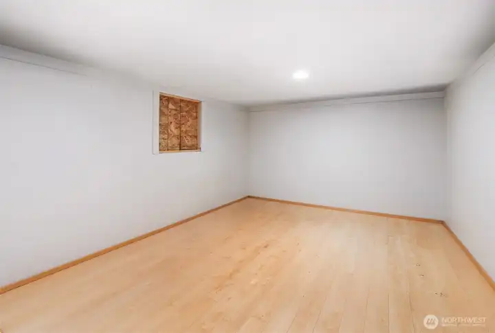 Potential 4th bedroom or “income-producing” Flex room