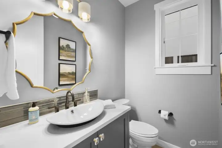 The powder bath delivers a tailored look with timeless finishes and a clean, understated sense of style.