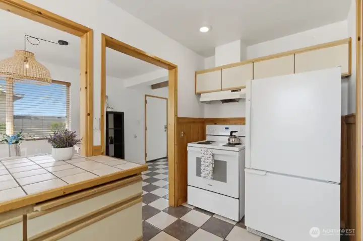 A pass through to dining into the living room