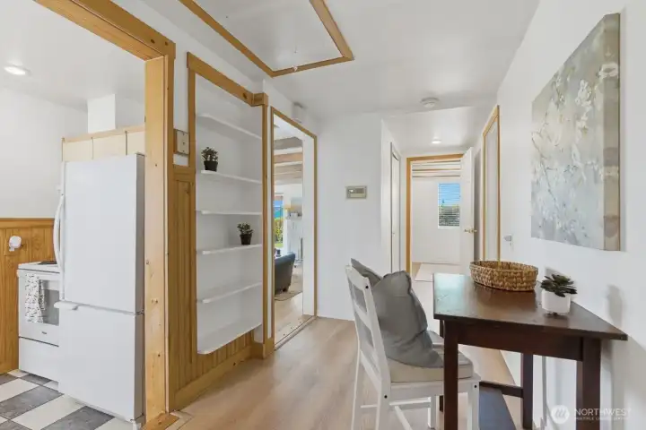 Spacious hallway connecting the bedrooms and spacious enough for a computer-desk/workstation for whole family.